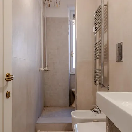 Bright And Spacious Flat In The Hearth Of