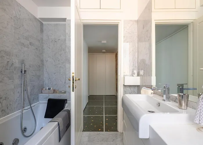 Bright And Spacious Flat In The Hearth Of 아파트