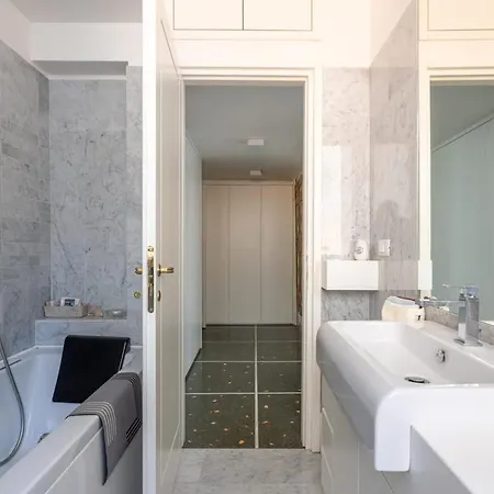 Bright And Spacious Flat In The Hearth Of 아파트 로마