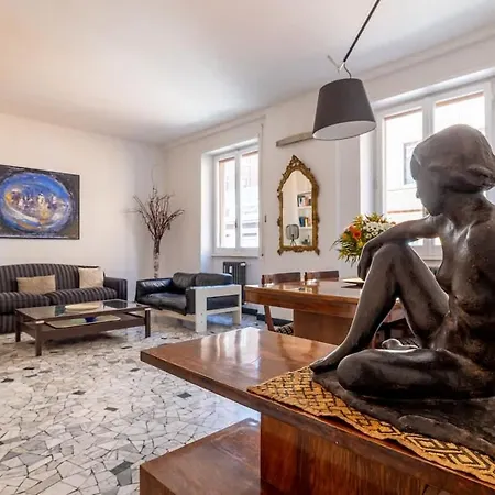 Bright And Spacious Flat In The Hearth Of 아파트